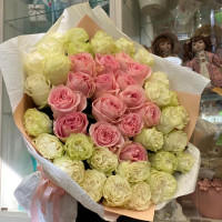 Mono bouquet of yellow roses