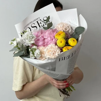 Bright bouquet with peony rose Trendsetter